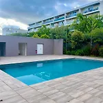 Апартаменты La Douceur Cannoise Soit Un 2p Cosy Terrasse Piscine Vue Jardin Proche A Pied Канны