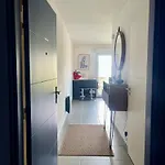 La Douceur Cannoise Soit Un 2p Cosy Terrasse Piscine Vue Jardin Proche A Pied Канны