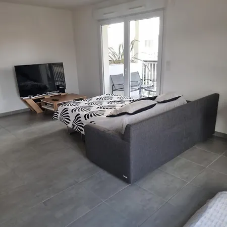 La Douceur Cannoise Soit Un 2p Cosy Terrasse Piscine Vue Jardin Proche A Pied Apartamento