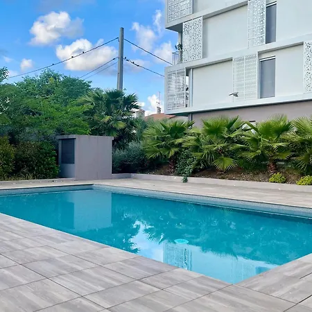 La Douceur Cannoise Soit Un 2p Cosy Terrasse Piscine Vue Jardin Proche A Pied * Канны