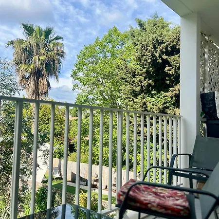 La Douceur Cannoise Soit Un 2p Cosy Terrasse Piscine Vue Jardin Proche A Pied *